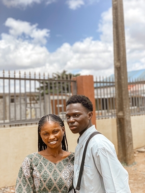 非洲年轻黑人情侣恋爱图片